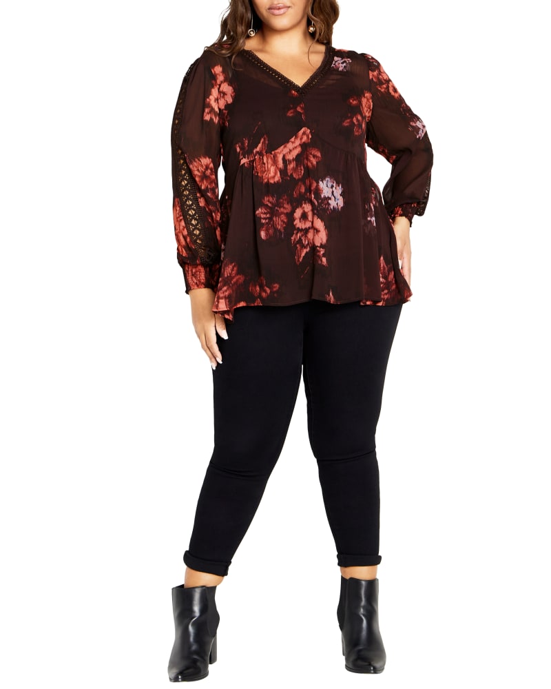 Front of a model wearing a size 20 TOP HAILEY PRT in Renaissance by Arna York. | dia_product_style_image_id:323109